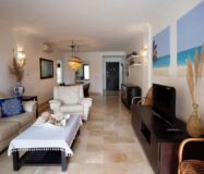 Просторные апартаменты с садом в Эстепоне 2 спальни 91 кв.м