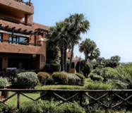 Просторные апартаменты с садом в Эстепоне 2 спальни 91 кв.м