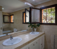 Просторные апартаменты с садом в Эстепоне 2 спальни 91 кв.м