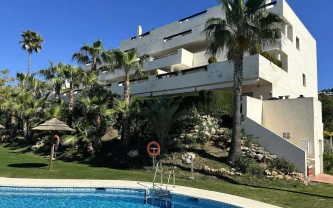 Квартира с террасой в Марбелье 140 кв.м с видом на море