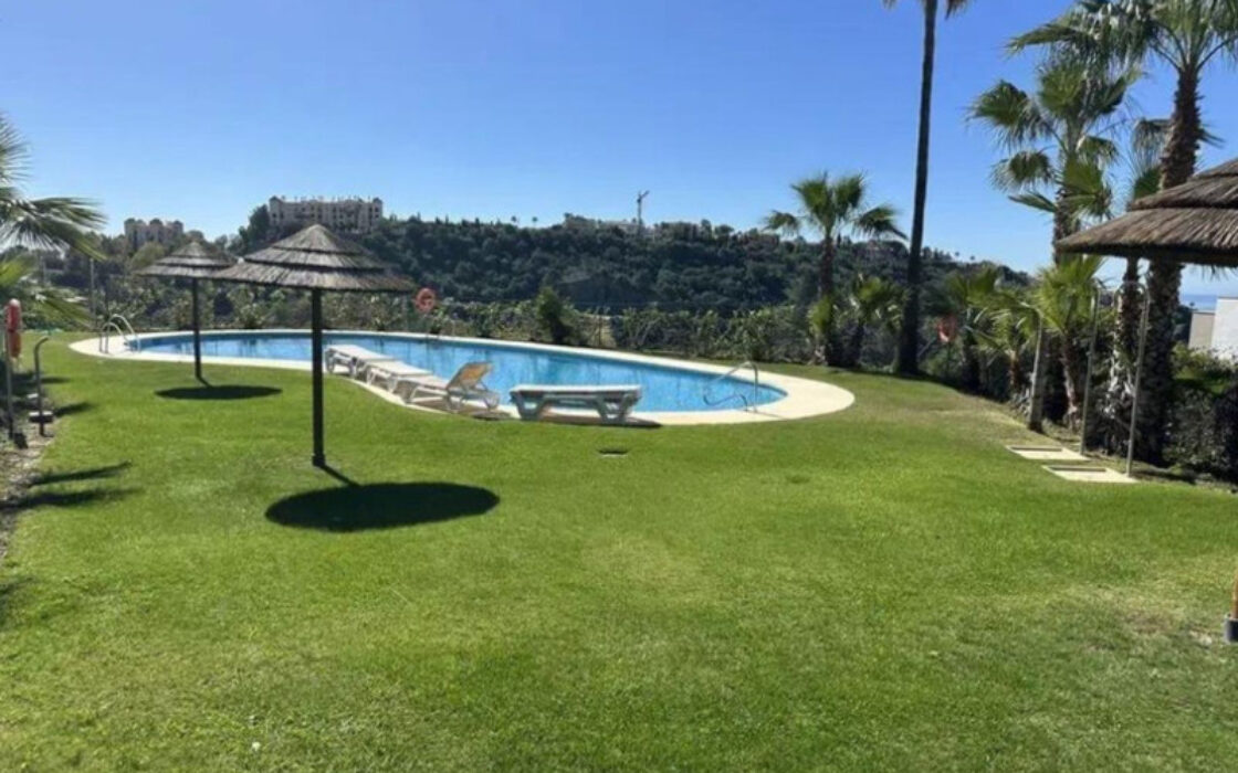 Квартира с террасой в Марбелье 140 кв.м с видом на море