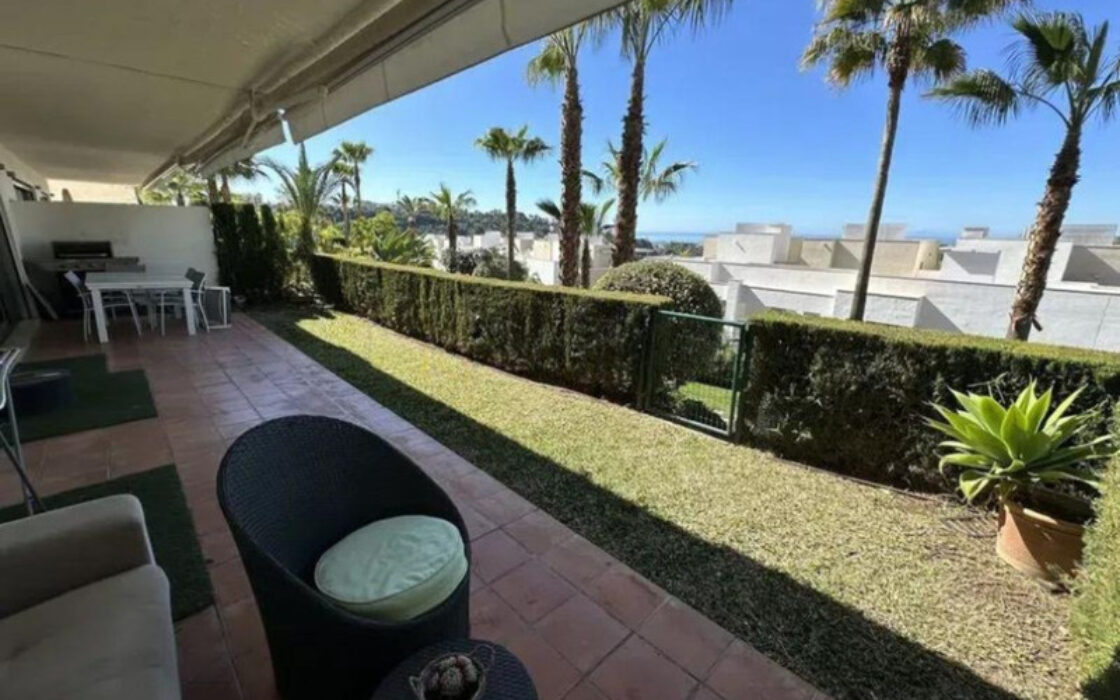 Квартира с террасой в Марбелье 140 кв.м с видом на море