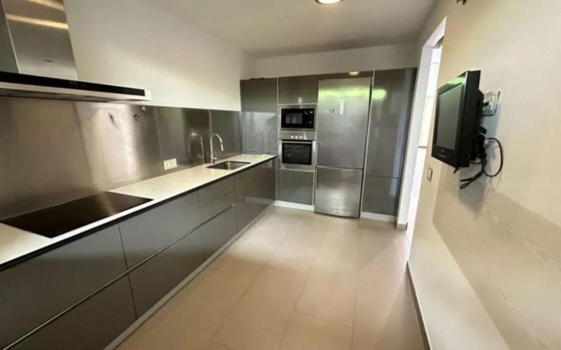 Квартира с террасой в Марбелье 140 кв.м с видом на море