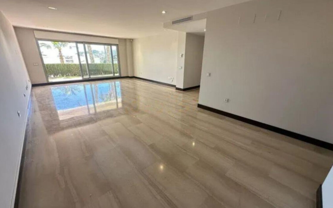 Квартира с террасой в Марбелье 140 кв.м с видом на море