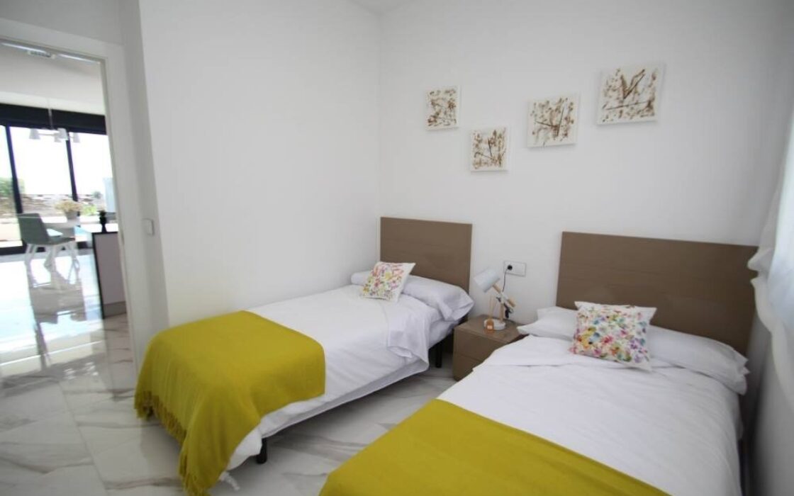 Нова вілла в Плайя Хонда з терасою біля моря 92 кв.м