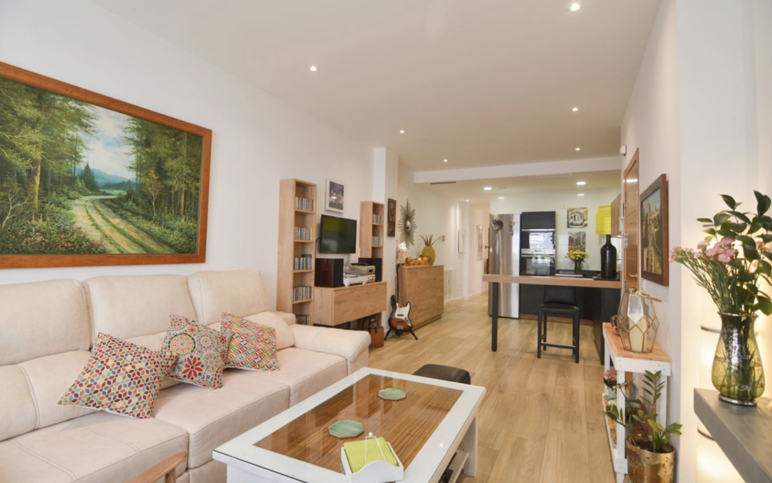 Современная 3-комнатная квартира у моря в Фуэнхироле 102 кв.м