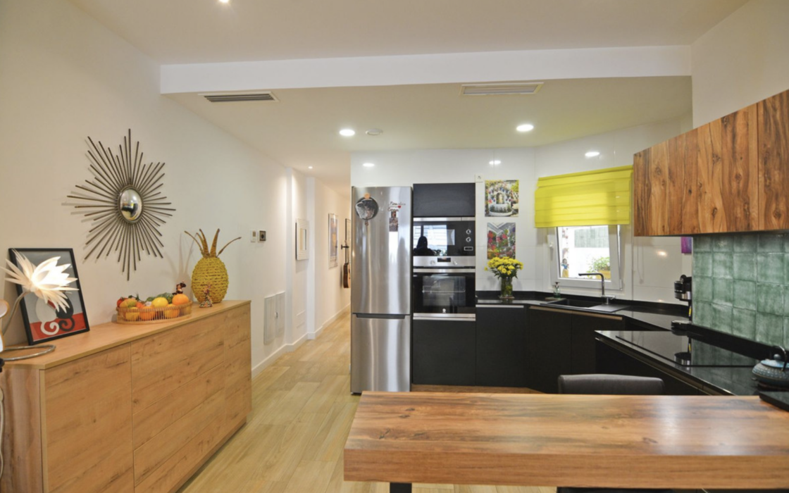 Современная 3-комнатная квартира у моря в Фуэнхироле 102 кв.м