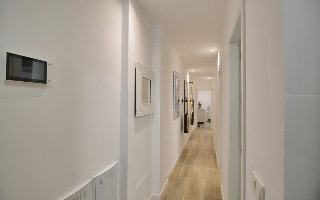 Современная 3-комнатная квартира у моря в Фуэнхироле 102 кв.м