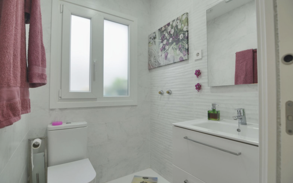 Современная 3-комнатная квартира у моря в Фуэнхироле 102 кв.м