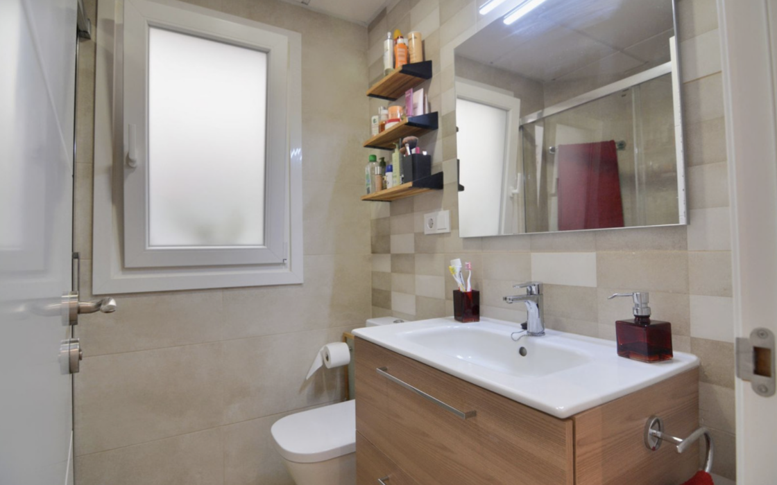 Современная 3-комнатная квартира у моря в Фуэнхироле 102 кв.м