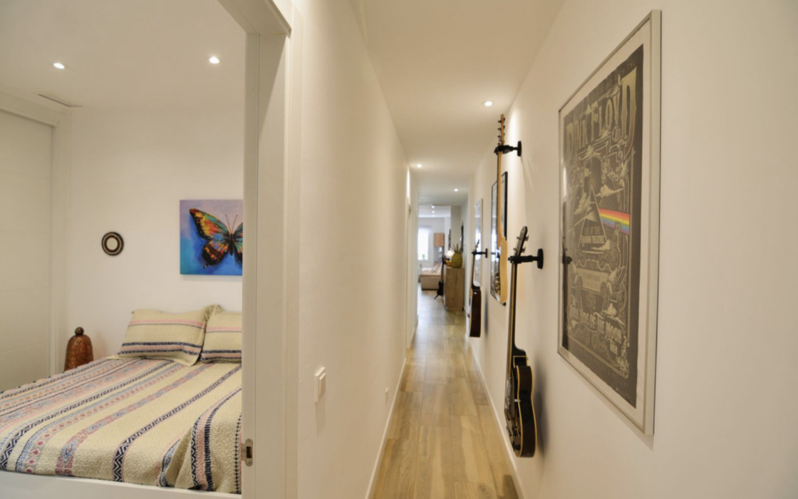 Современная 3-комнатная квартира у моря в Фуэнхироле 102 кв.м