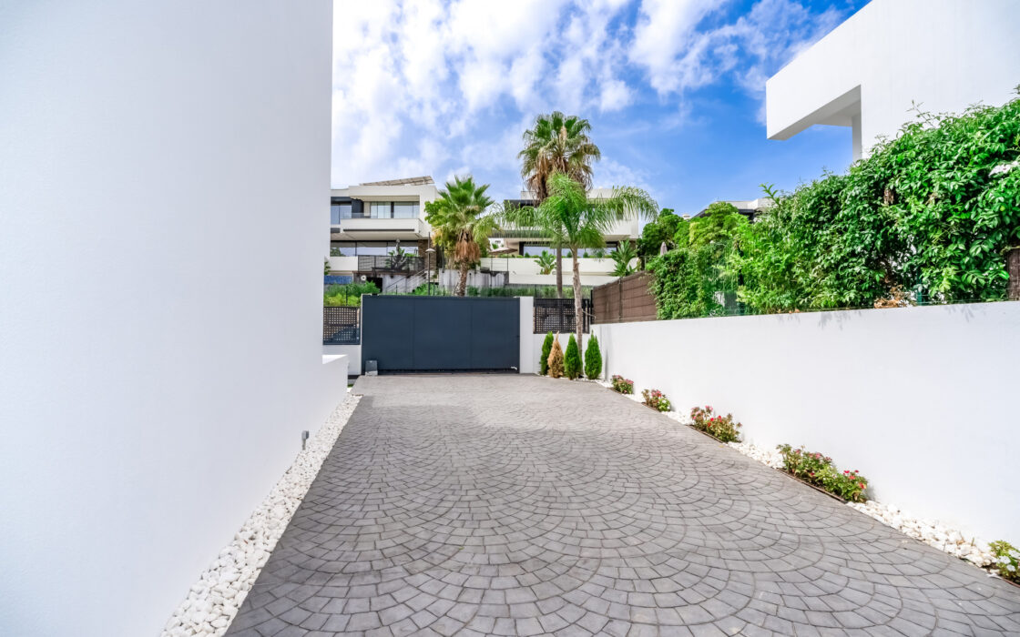 Вилла на первой линии поля для гольфа в Эль Кампанарио 460 кв.м