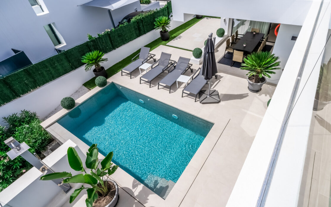 Вилла на первой линии поля для гольфа в Эль Кампанарио 460 кв.м