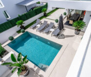 Вилла на первой линии поля для гольфа в Эль Кампанарио 460 кв.м