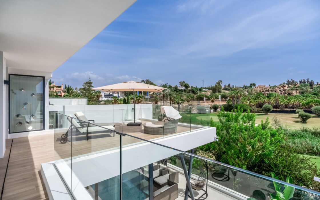 Вилла на первой линии поля для гольфа в Эль Кампанарио 460 кв.м