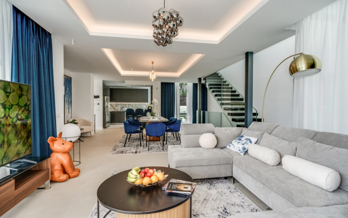 Вилла на первой линии поля для гольфа в Эль Кампанарио 460 кв.м