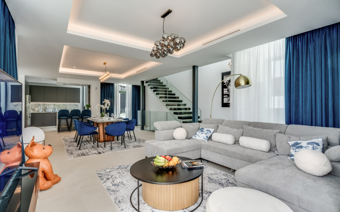 Вилла на первой линии поля для гольфа в Эль Кампанарио 460 кв.м