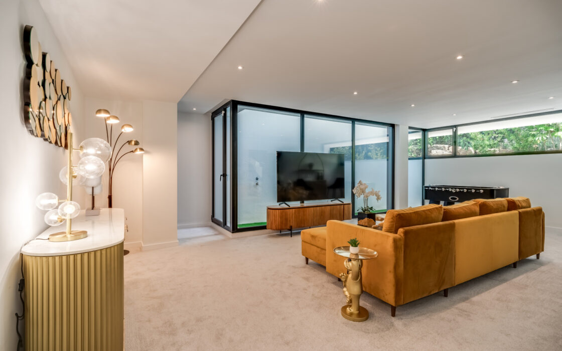 Вилла на первой линии поля для гольфа в Эль Кампанарио 460 кв.м