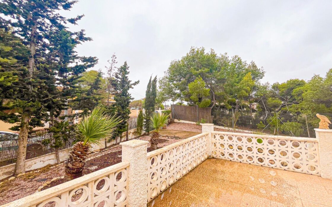 Вилла в Торревьехе 156 кв.м с участком 1000 м у моря