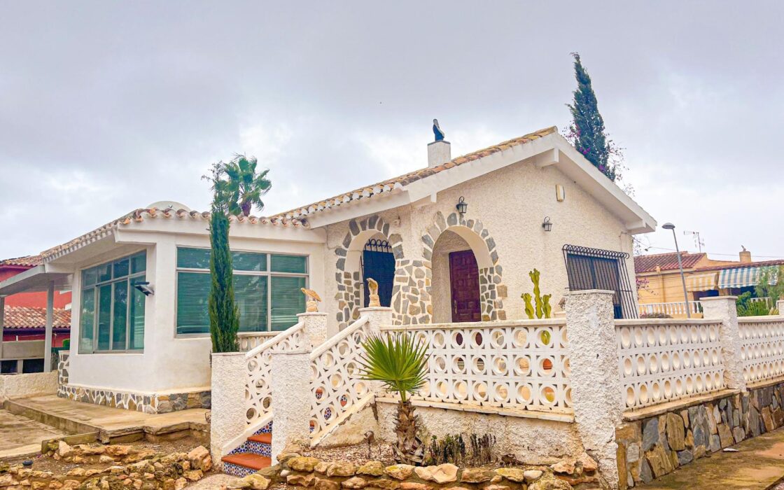 Вилла в Торревьехе 156 кв.м с участком 1000 м у моря