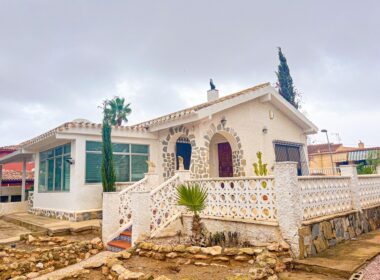 Вилла в Торревьехе 156 кв.м с участком 1000 м у моря