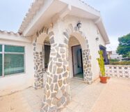 Вилла в Торревьехе 156 кв.м с участком 1000 м у моря