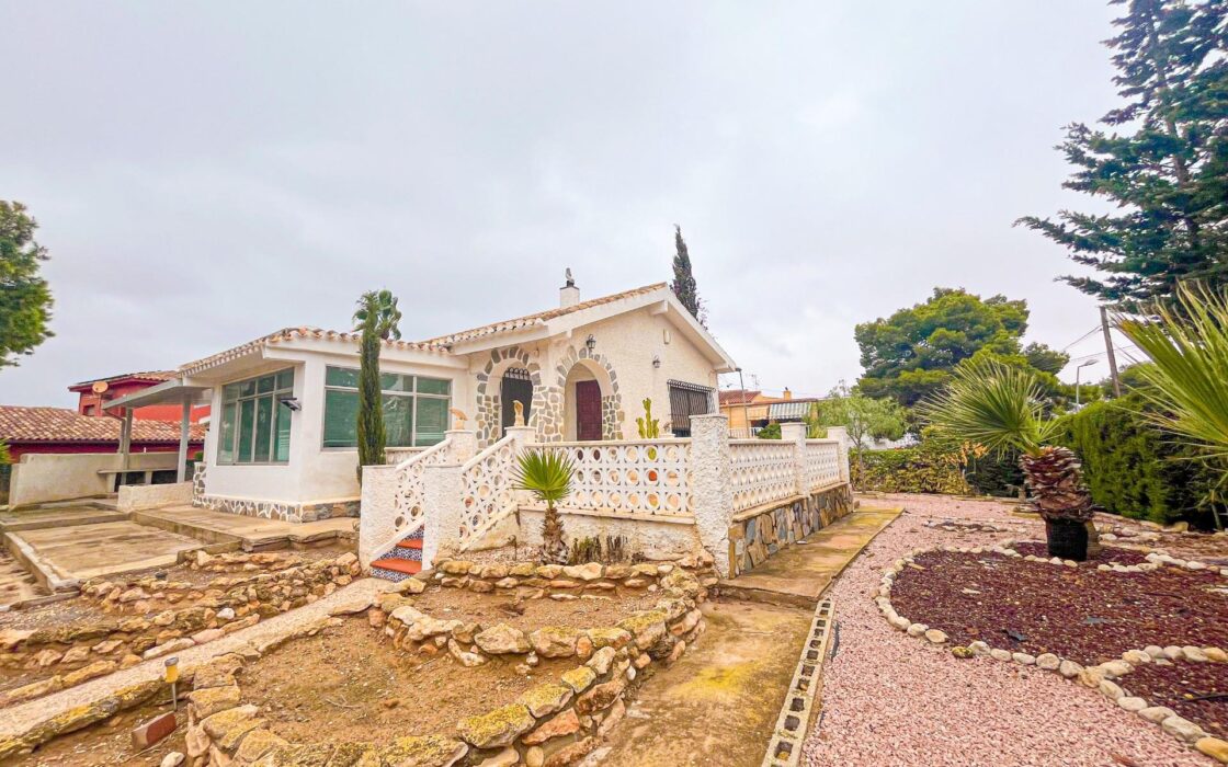 Вилла в Торревьехе 156 кв.м с участком 1000 м у моря