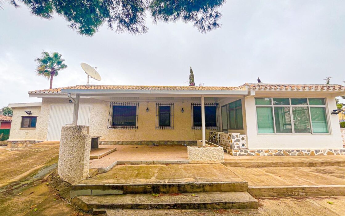 Вилла в Торревьехе 156 кв.м с участком 1000 м у моря