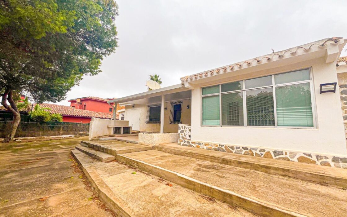 Вилла в Торревьехе 156 кв.м с участком 1000 м у моря