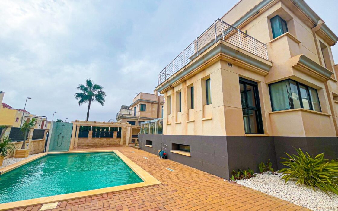 Вилла в Ориуэла Коста 296 кв.м з басейном біля моря