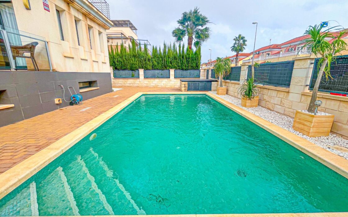 Вилла в Ориуэла Коста 296 кв.м з басейном біля моря