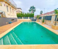 Вилла в Ориуэла Коста 296 кв.м з басейном біля моря