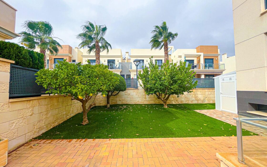 Вилла в Ориуэла Коста 296 кв.м з басейном біля моря