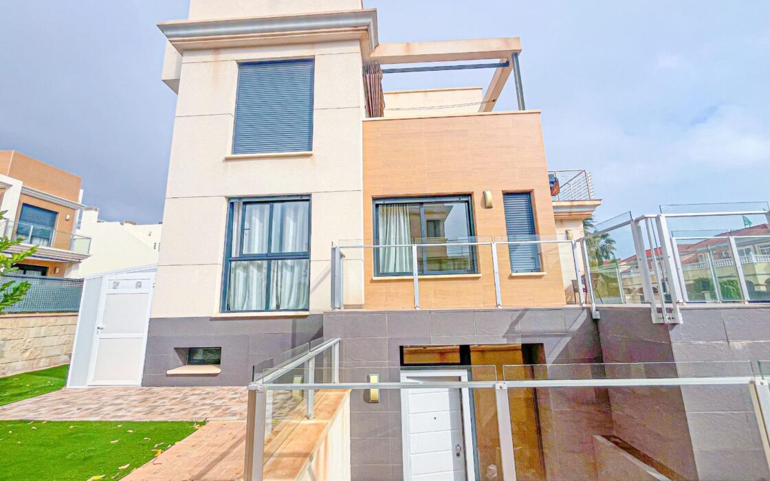 Вилла в Ориуэла Коста 296 кв.м з басейном біля моря