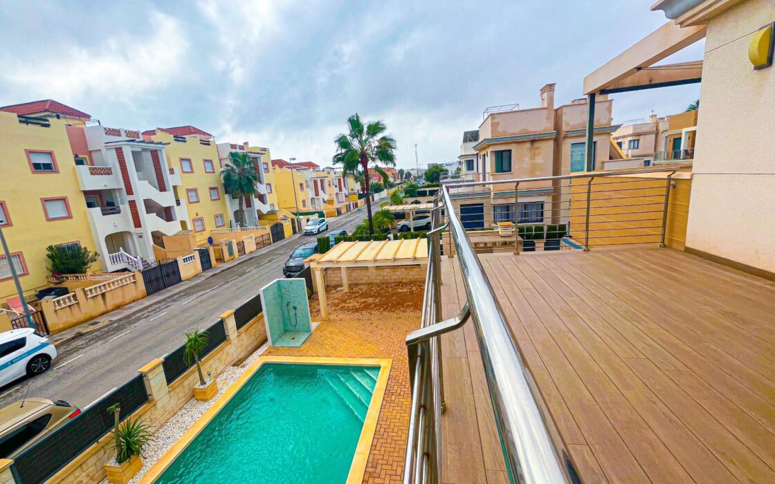 Вилла в Ориуэла Коста 296 кв.м з басейном біля моря