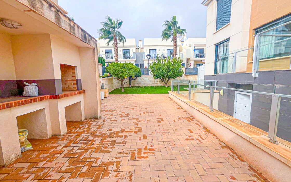 Вилла в Ориуэла Коста 296 кв.м з басейном біля моря