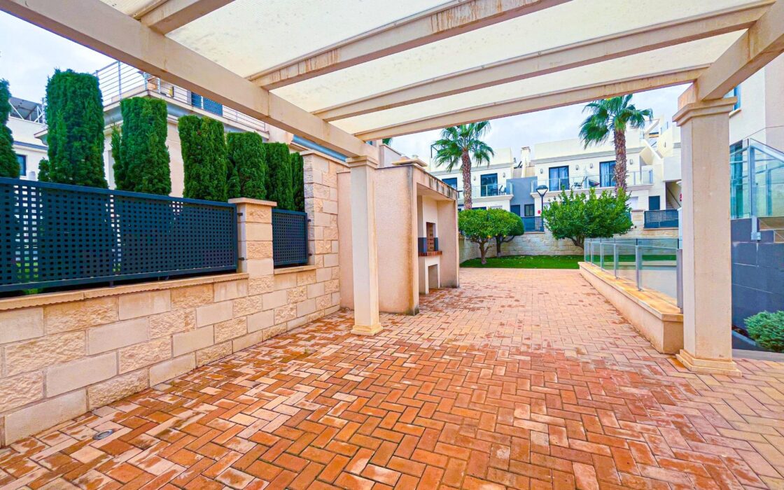 Вилла в Ориуэла Коста 296 кв.м з басейном біля моря