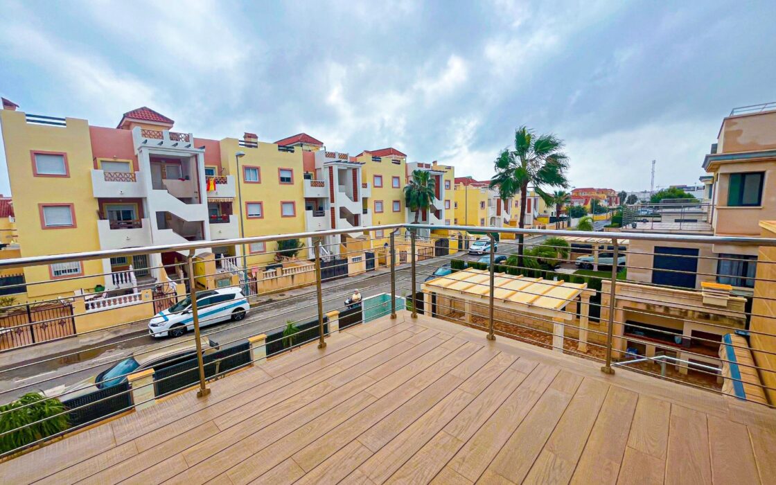 Вилла в Ориуэла Коста 296 кв.м з басейном біля моря