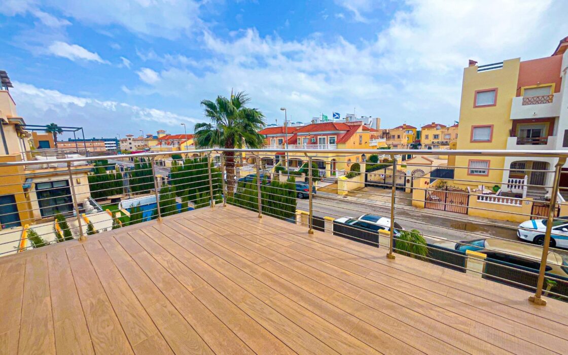 Вилла в Ориуэла Коста 296 кв.м з басейном біля моря