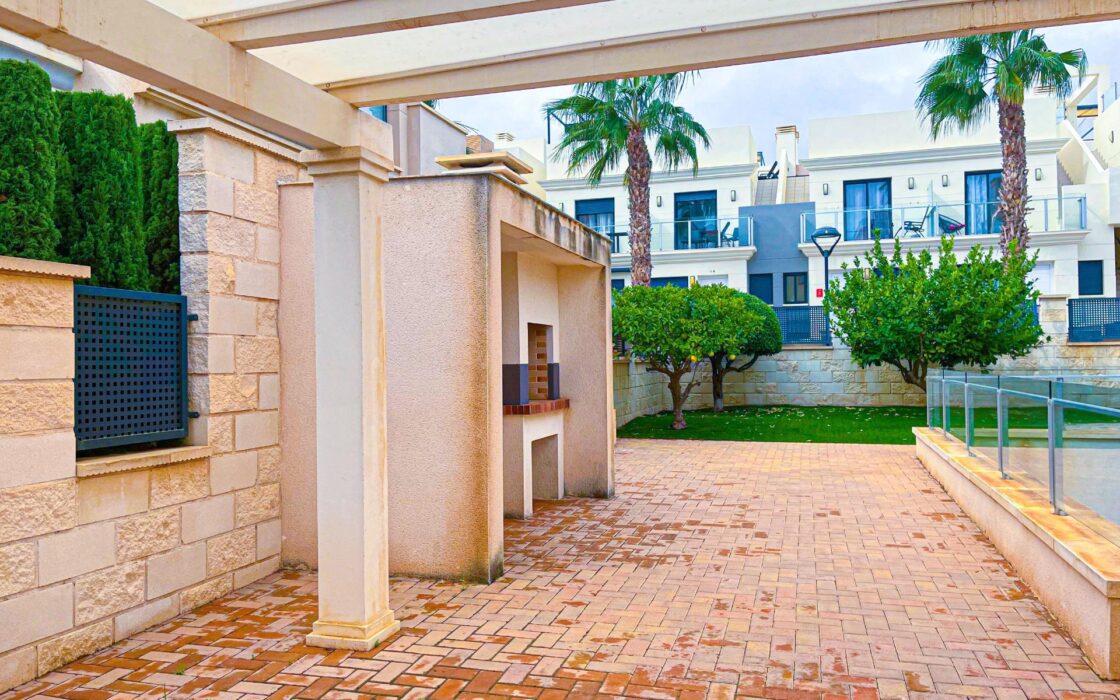 Вилла в Ориуэла Коста 296 кв.м з басейном біля моря