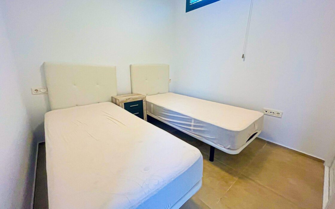 Вилла в Ориуэла Коста 296 кв.м з басейном біля моря