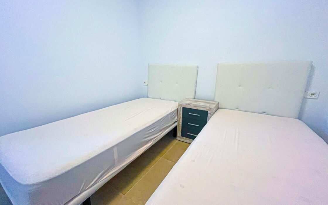 Вилла в Ориуэла Коста 296 кв.м з басейном біля моря