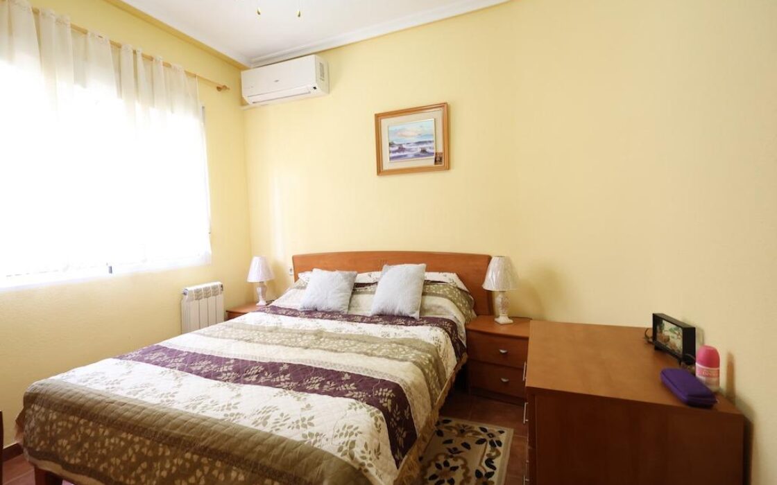 Будинок 172 кв.м у моря в Ориуэла Коста з терасою