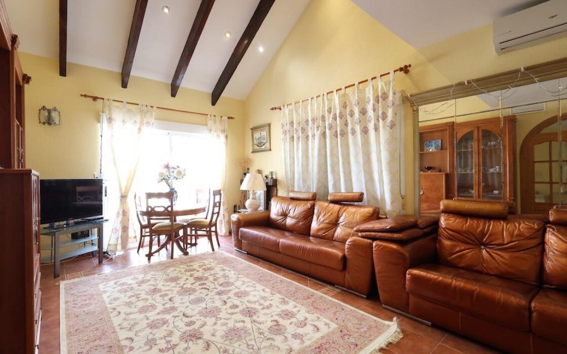 Будинок 172 кв.м у моря в Ориуэла Коста з терасою