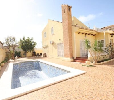 Будинок 172 кв.м у моря в Ориуэла Коста з терасою