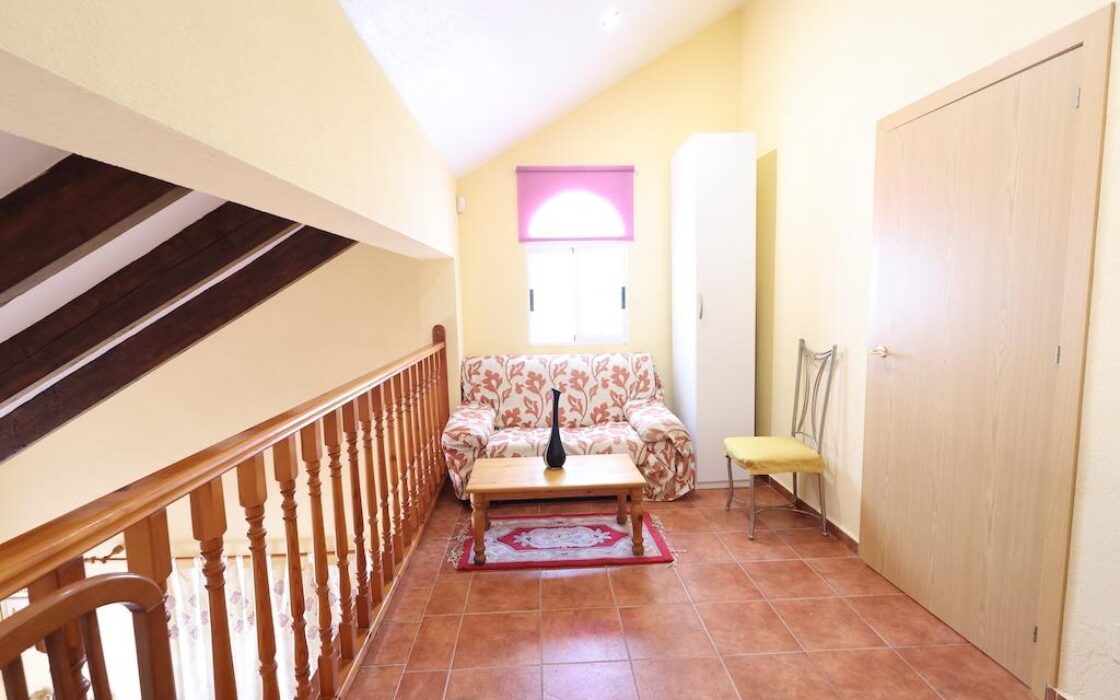 Будинок 172 кв.м у моря в Ориуэла Коста з терасою