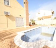 Будинок 172 кв.м у моря в Ориуэла Коста з терасою