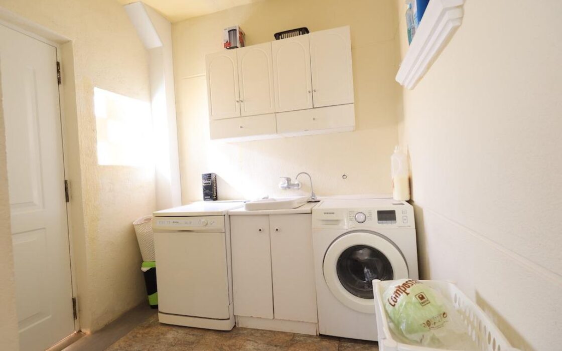 Будинок 172 кв.м у моря в Ориуэла Коста з терасою