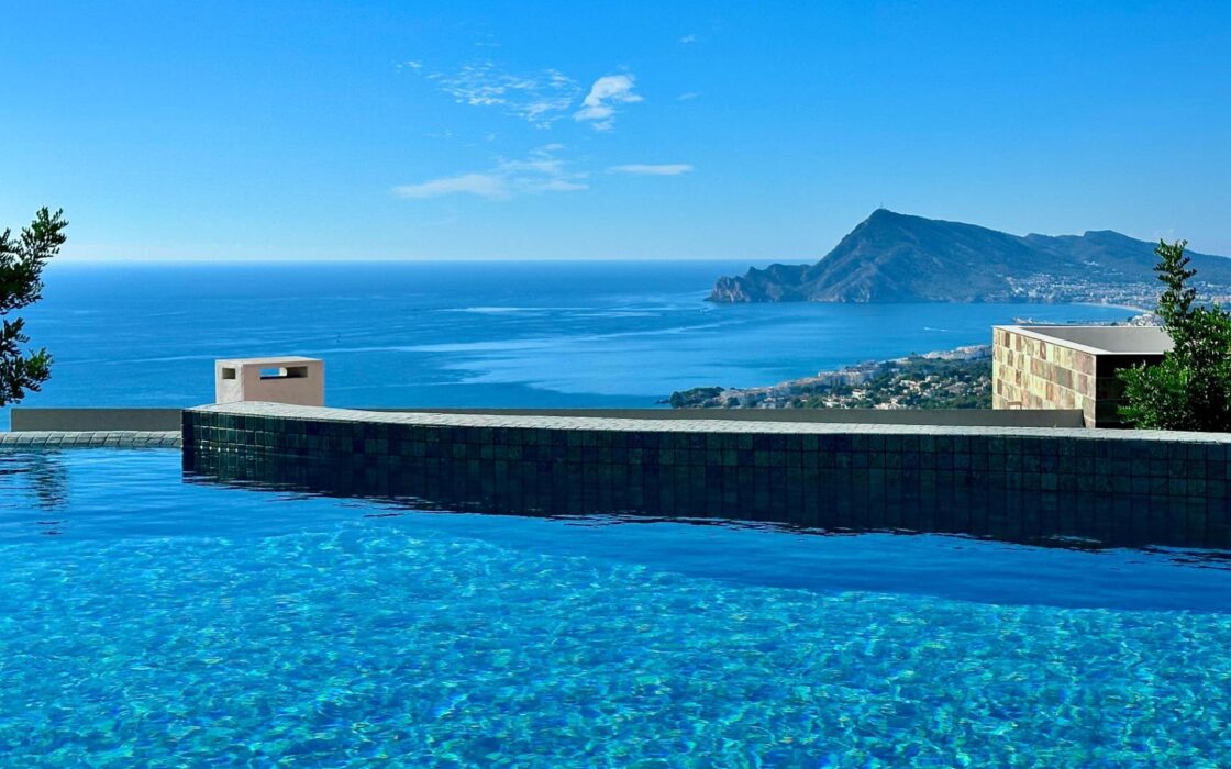 Елегантна вілла в Альтеа-ла-Велья з видом на море