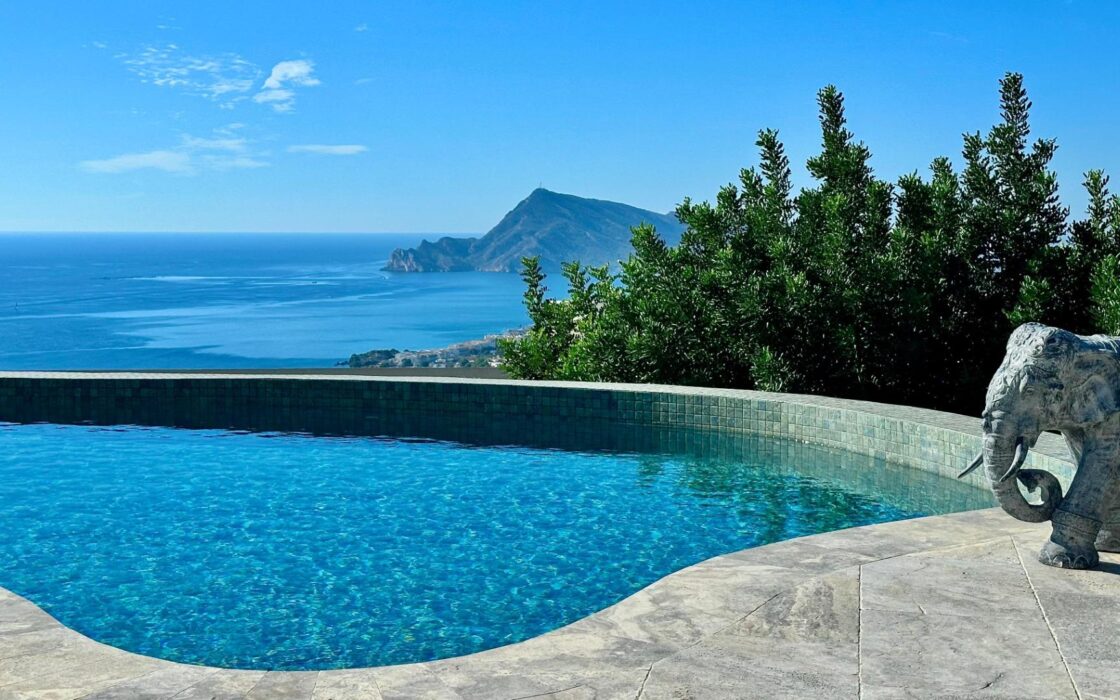 Елегантна вілла в Альтеа-ла-Велья з видом на море